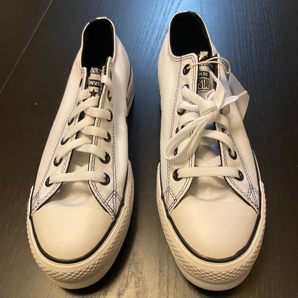 NWT Converse All Stars Lift Platform Sneakers - Women Size 9.5 - White and Black
